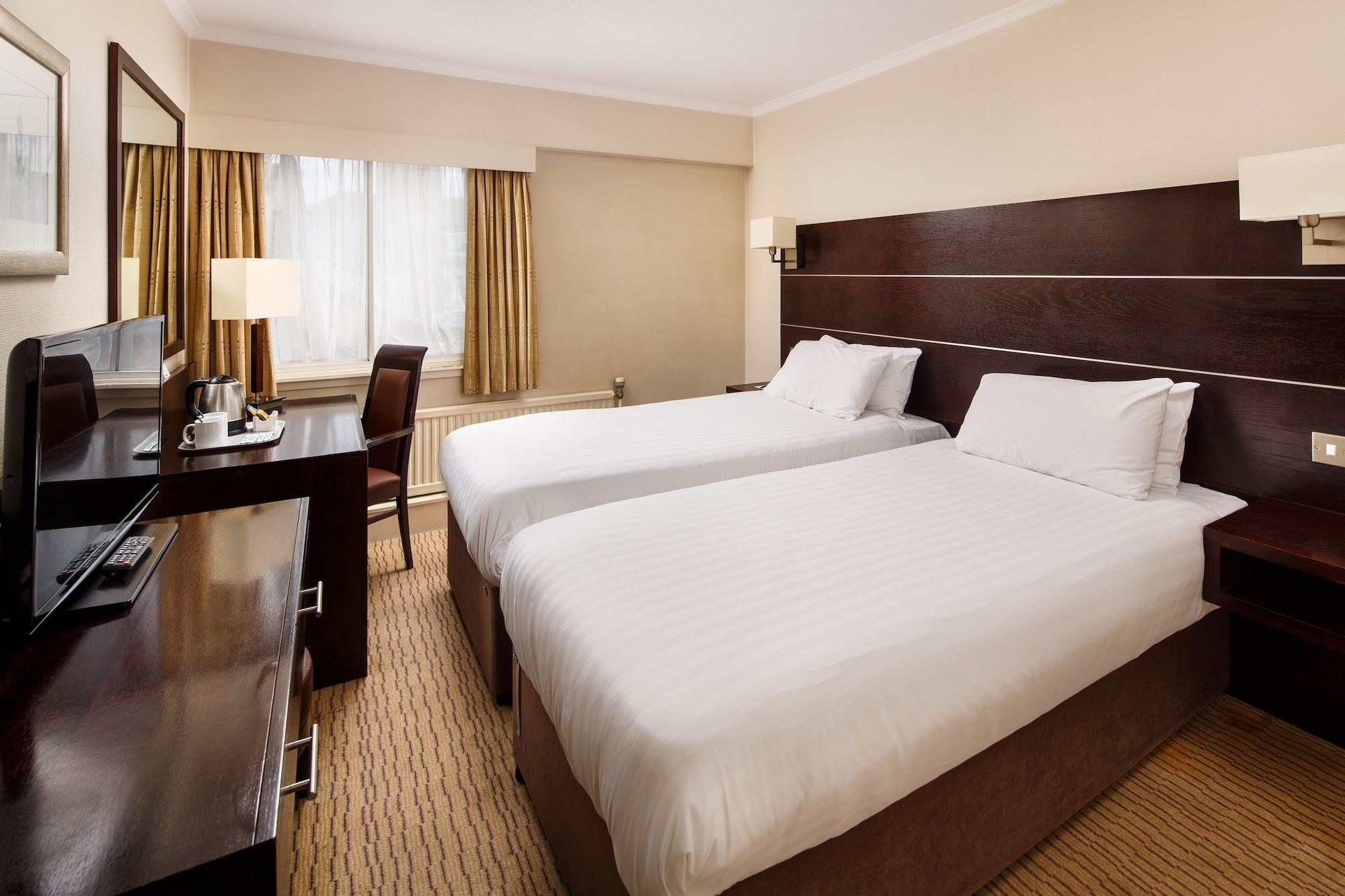 Mercure Leeds Parkway Hotel Buitenkant foto