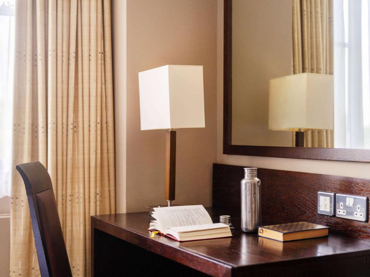 Mercure Leeds Parkway Hotel Buitenkant foto