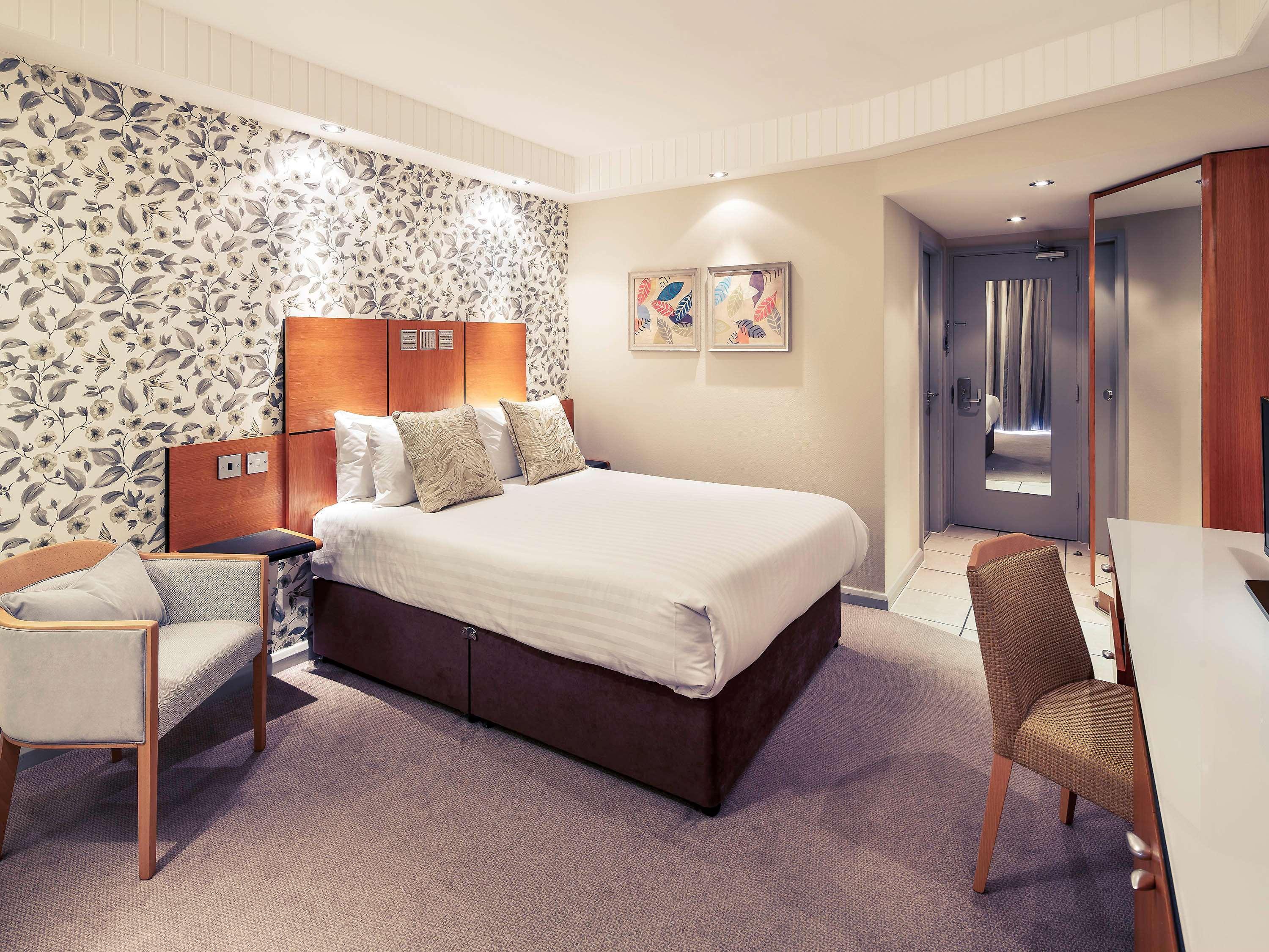 Mercure Leeds Parkway Hotel Buitenkant foto