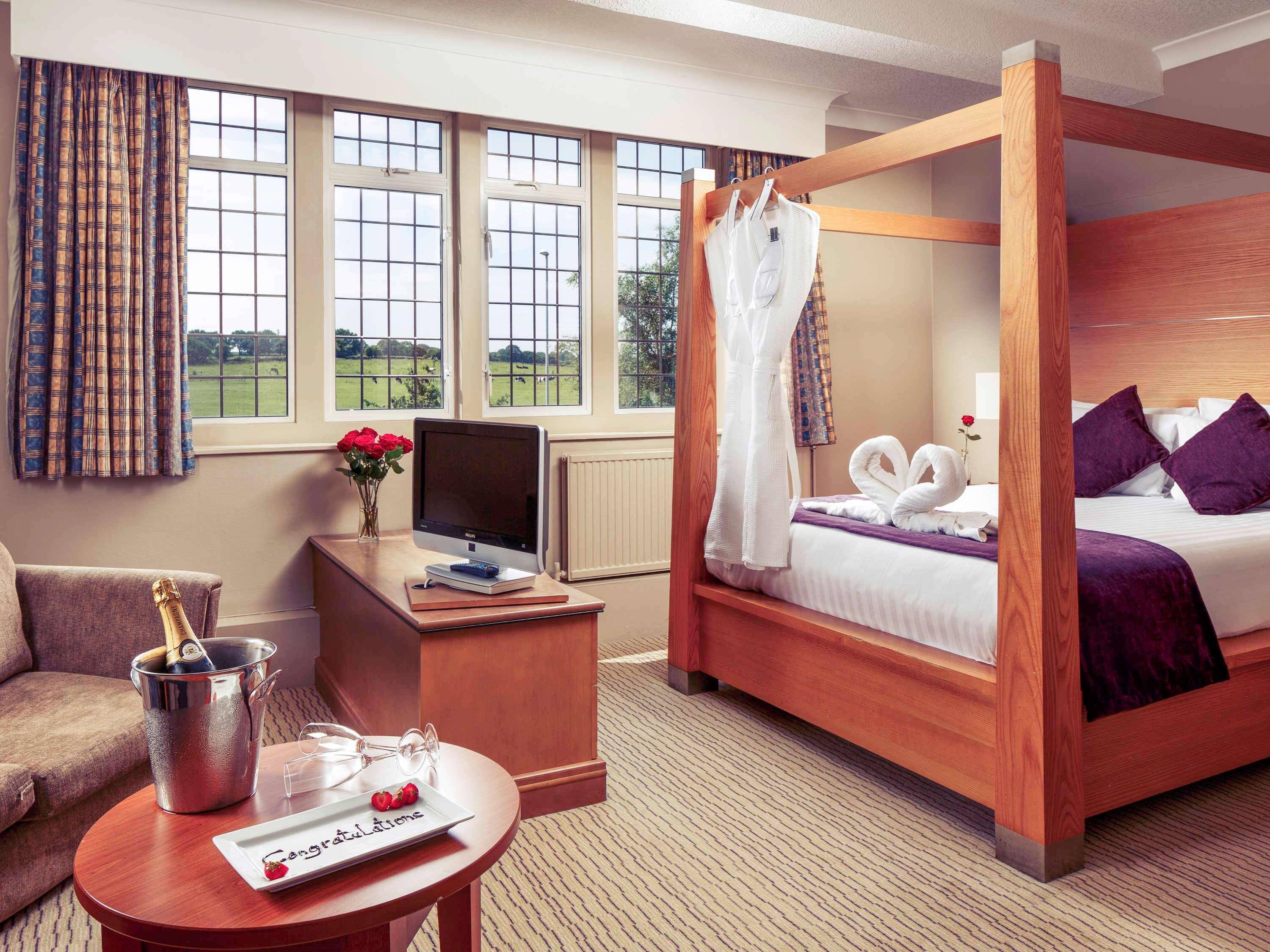 Mercure Leeds Parkway Hotel Buitenkant foto