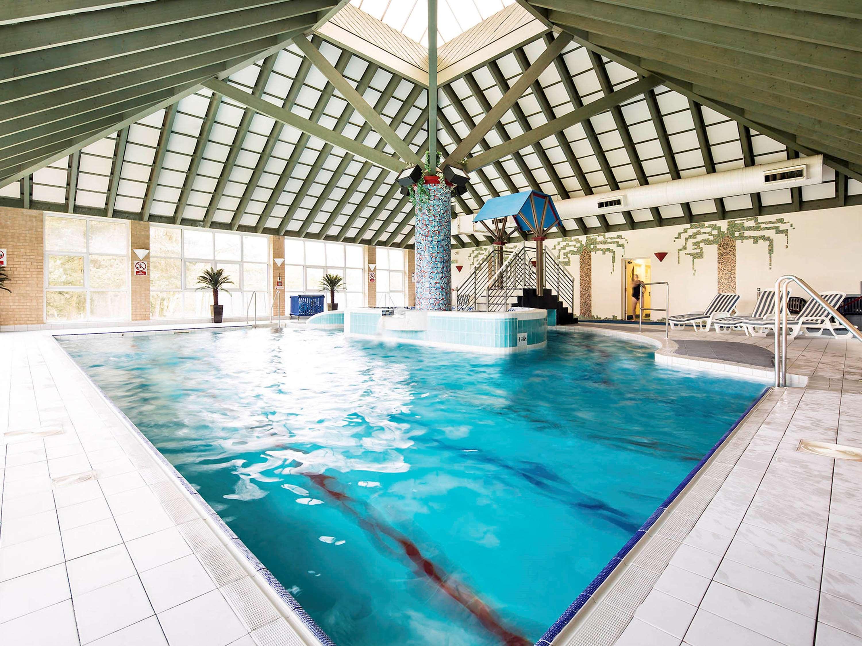Mercure Leeds Parkway Hotel Buitenkant foto