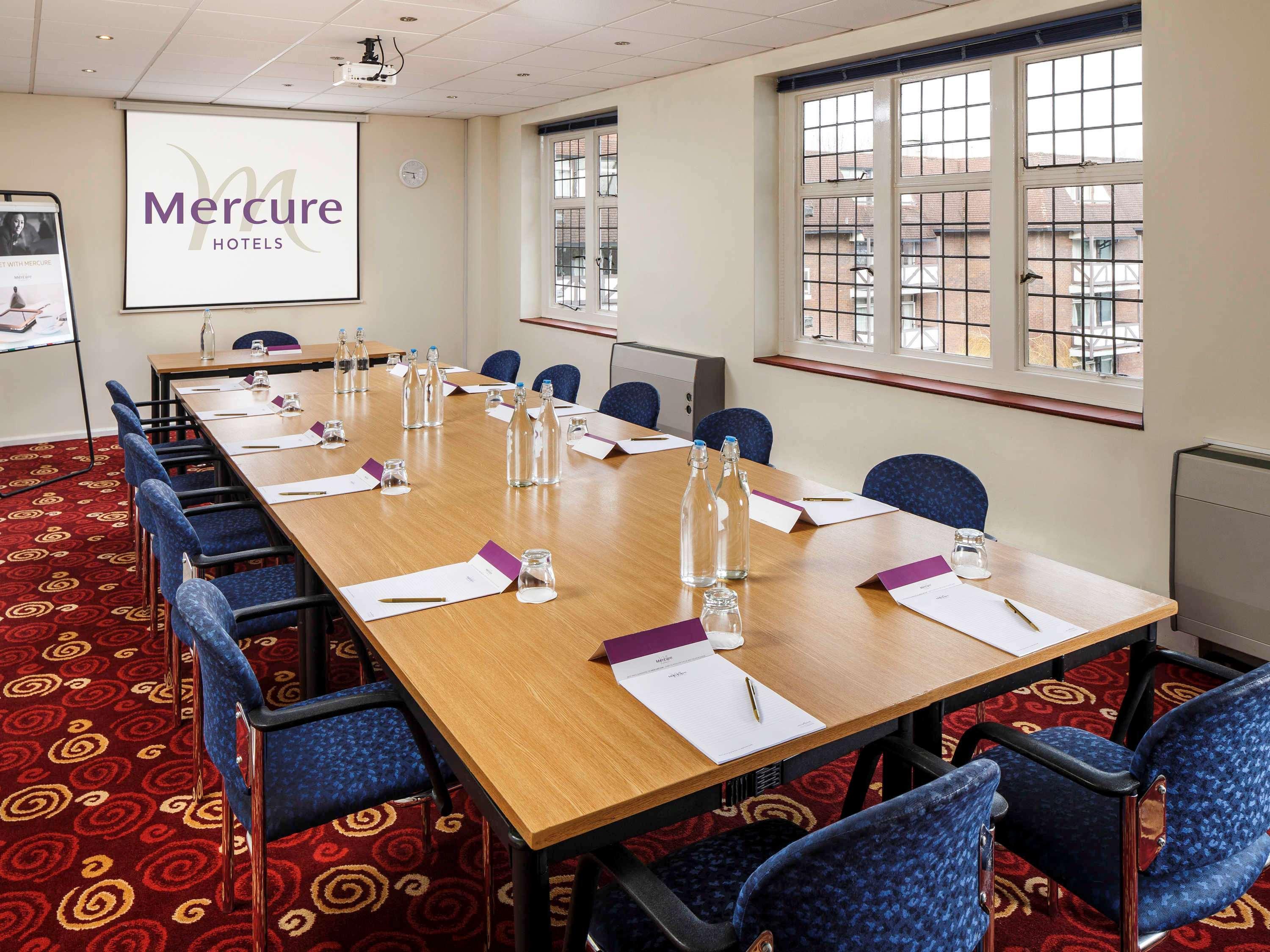 Mercure Leeds Parkway Hotel Buitenkant foto