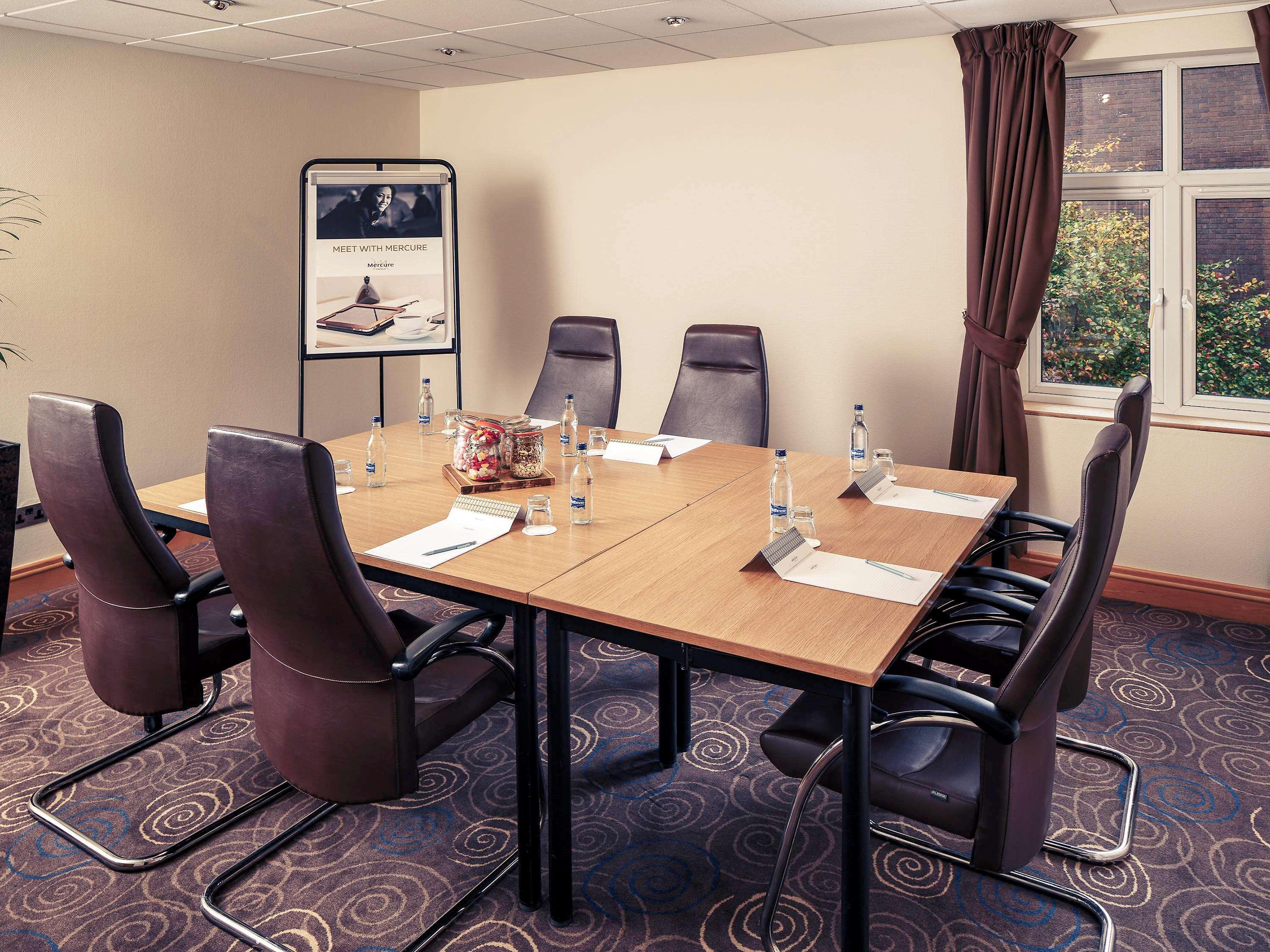 Mercure Leeds Parkway Hotel Buitenkant foto