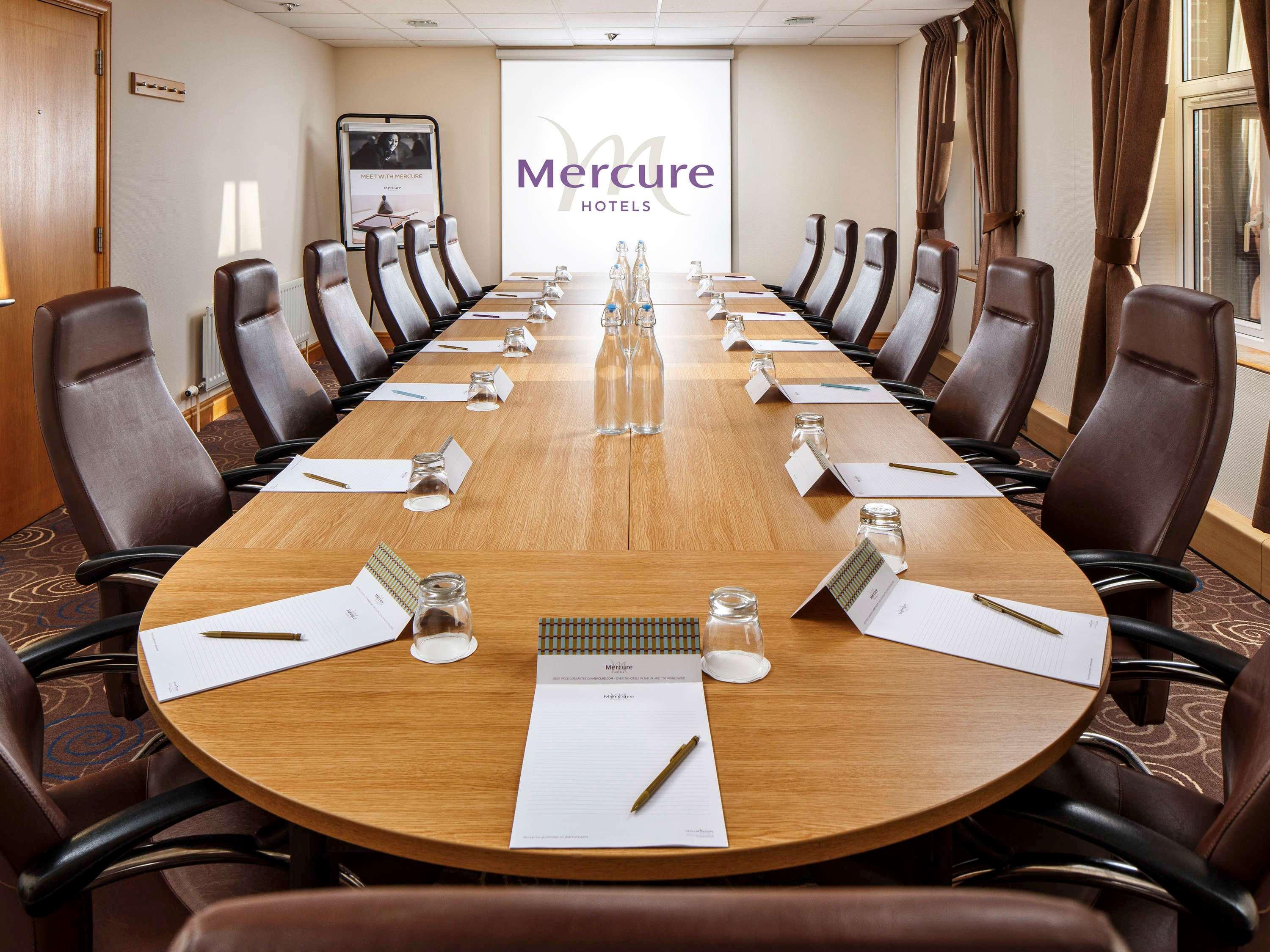 Mercure Leeds Parkway Hotel Buitenkant foto