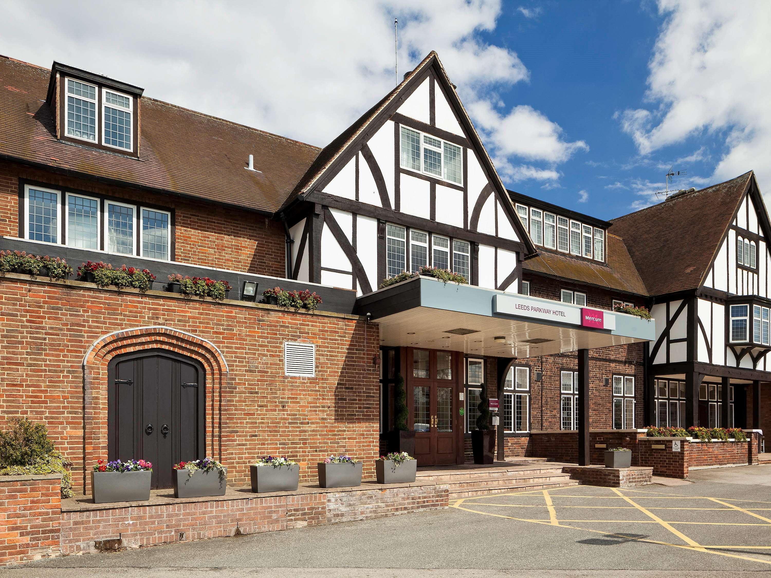 Mercure Leeds Parkway Hotel Buitenkant foto