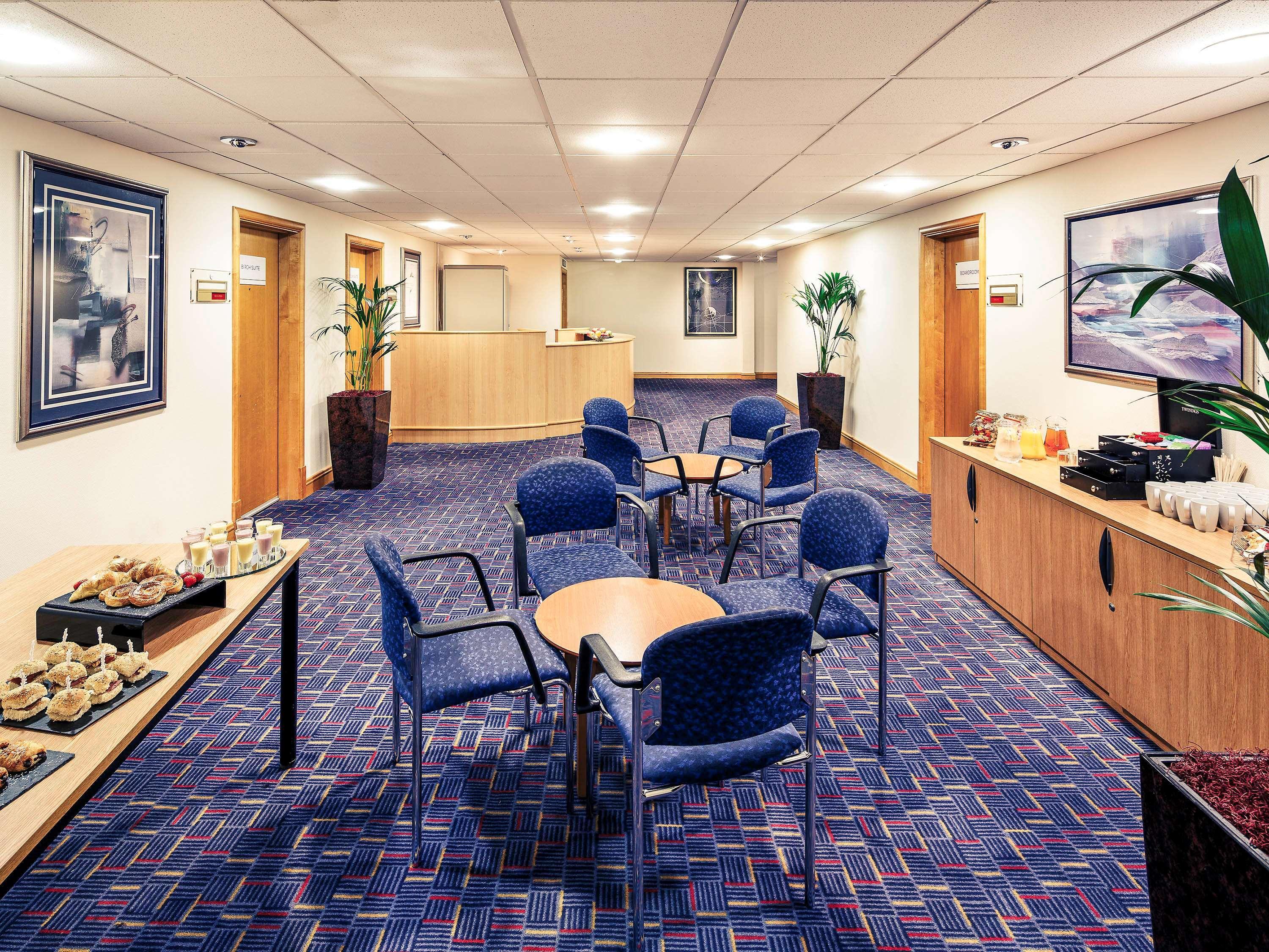 Mercure Leeds Parkway Hotel Buitenkant foto